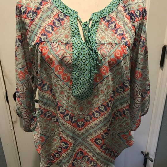 Fig & Flower Multi-color blouse - Picture 2 of 9